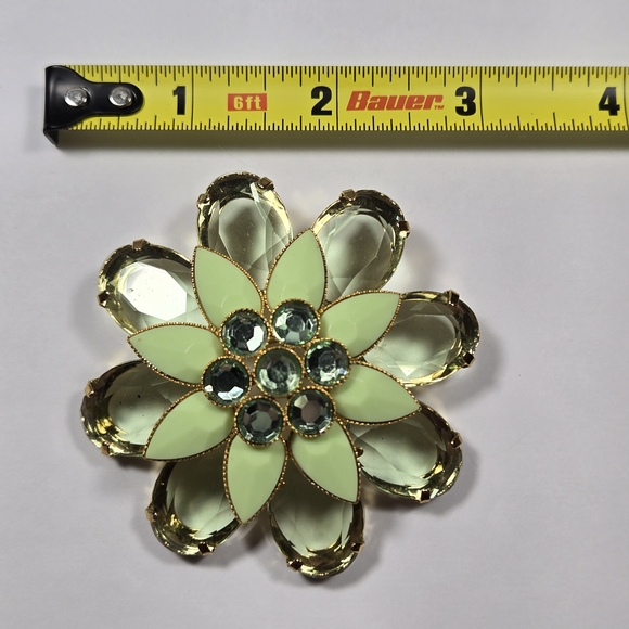 Gold Tone Trim Light Green Floral Glass Crystal Brooch - Picture 7 of 16